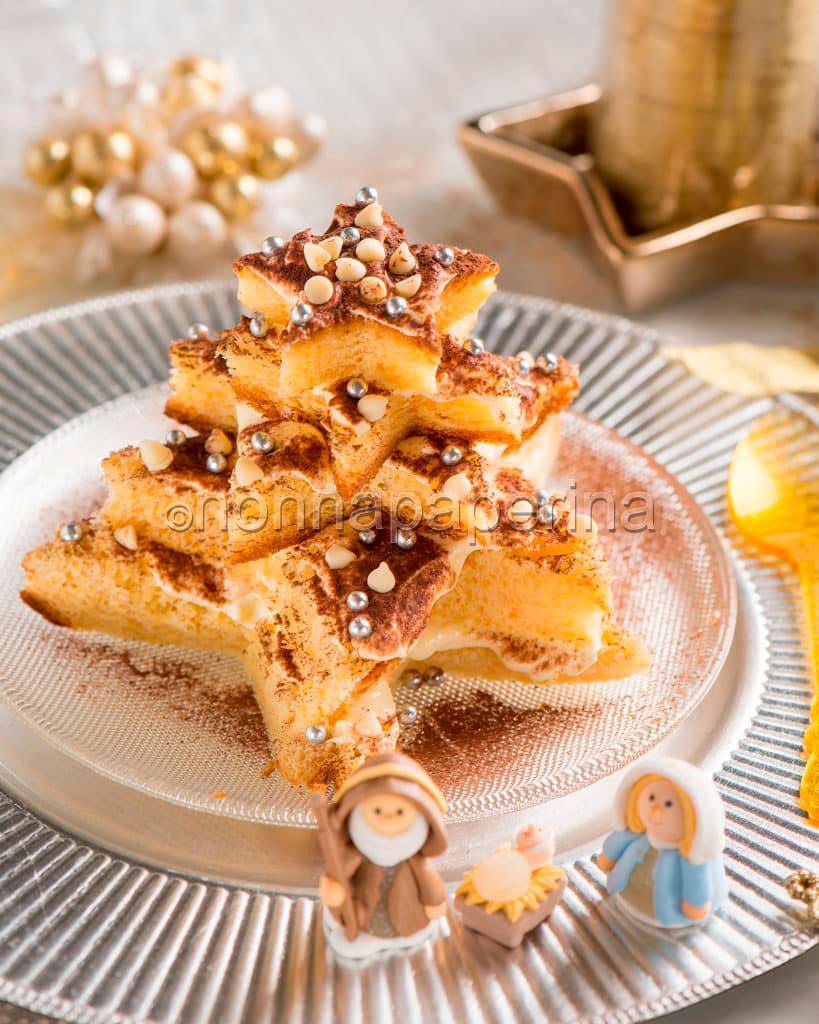 Albero di pandoro farcito Albero di pandoro farcito