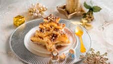 Albero di pandoro farcito con mascarpone e brandy Albero di pandoro farcito con mascarpone e brandy