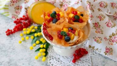 Cestini croccanti con crema e frutta