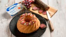 Ciambellone alle noci e salame al pepe, gustoso