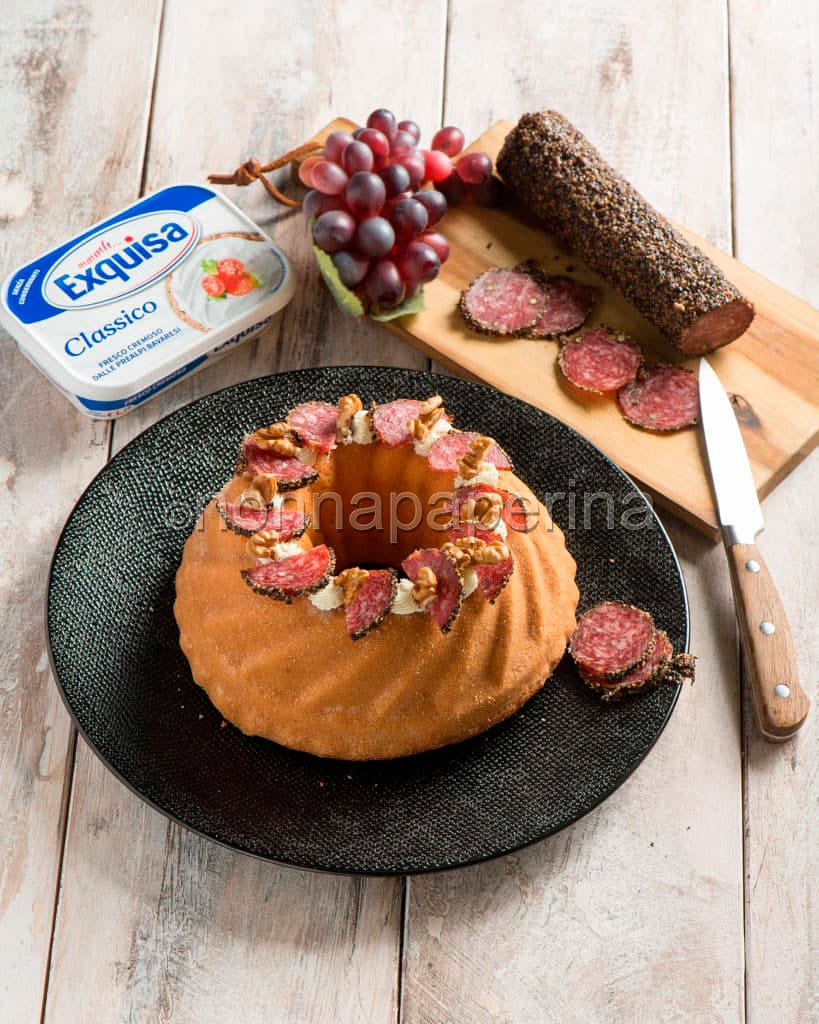 Ciambellone alle noci e salame al pepe