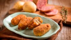 Crocchette al cotechino, un classico piatto da riuso