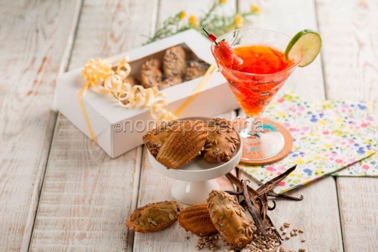 Madeleine, le peculiarità del celebre dolce francese Madeleine al teff profumate