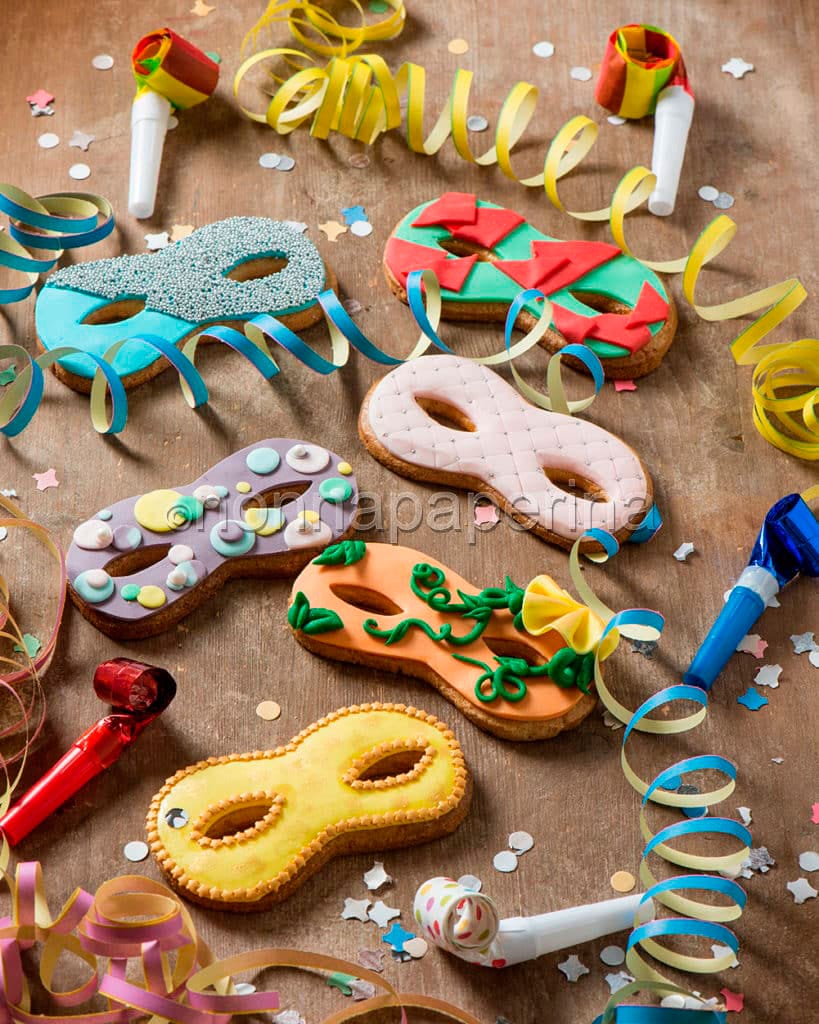 Mascherine di pasta frolla decorate Mascherine di pasta frolla decorate