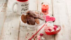 Mini madeleine al pepe rosa e cacao a San Valentino