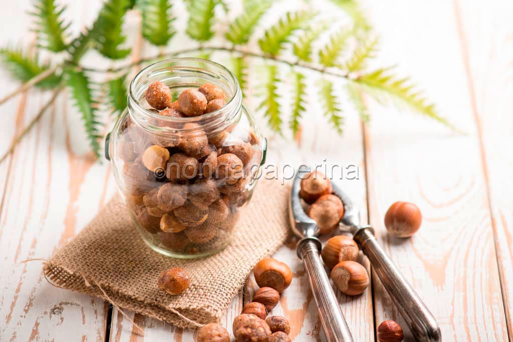 Mandorle o nocciole pralinate Mandorle o nocciole pralinate