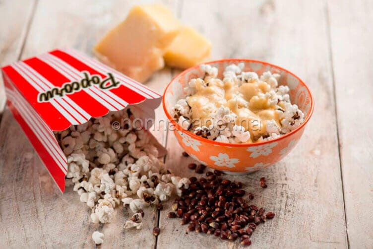Pop corn al formaggio, un’accoppiata vincente Popcorn al formaggio