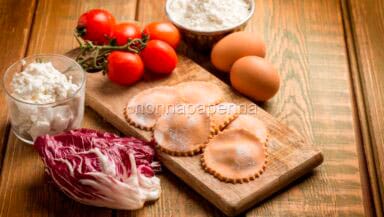 Ravioli con ricotta e radicchio