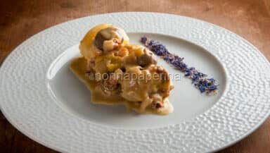 Taglio di cappone alla anziana