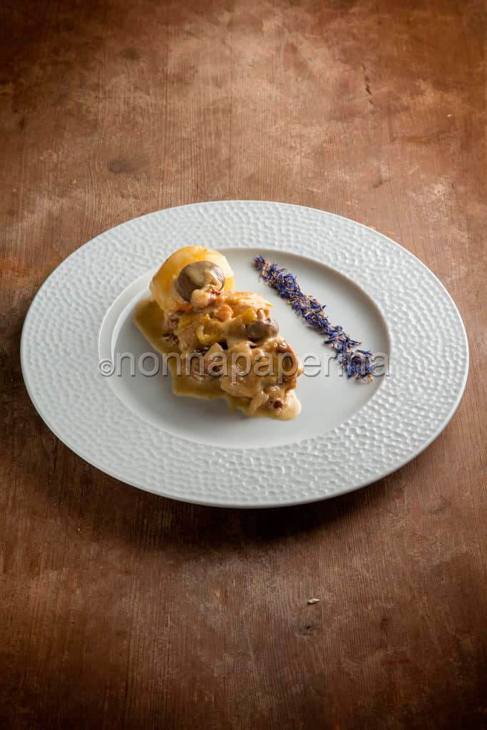 Taglio di cappone alla anziana