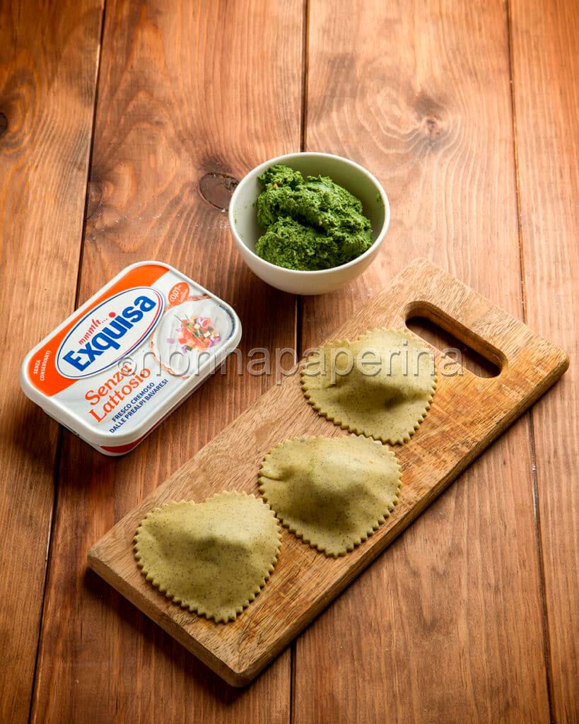 Ravioli a cuore con gamberi e pistacchi Ravioli a cuore con gamberi e pistacchi