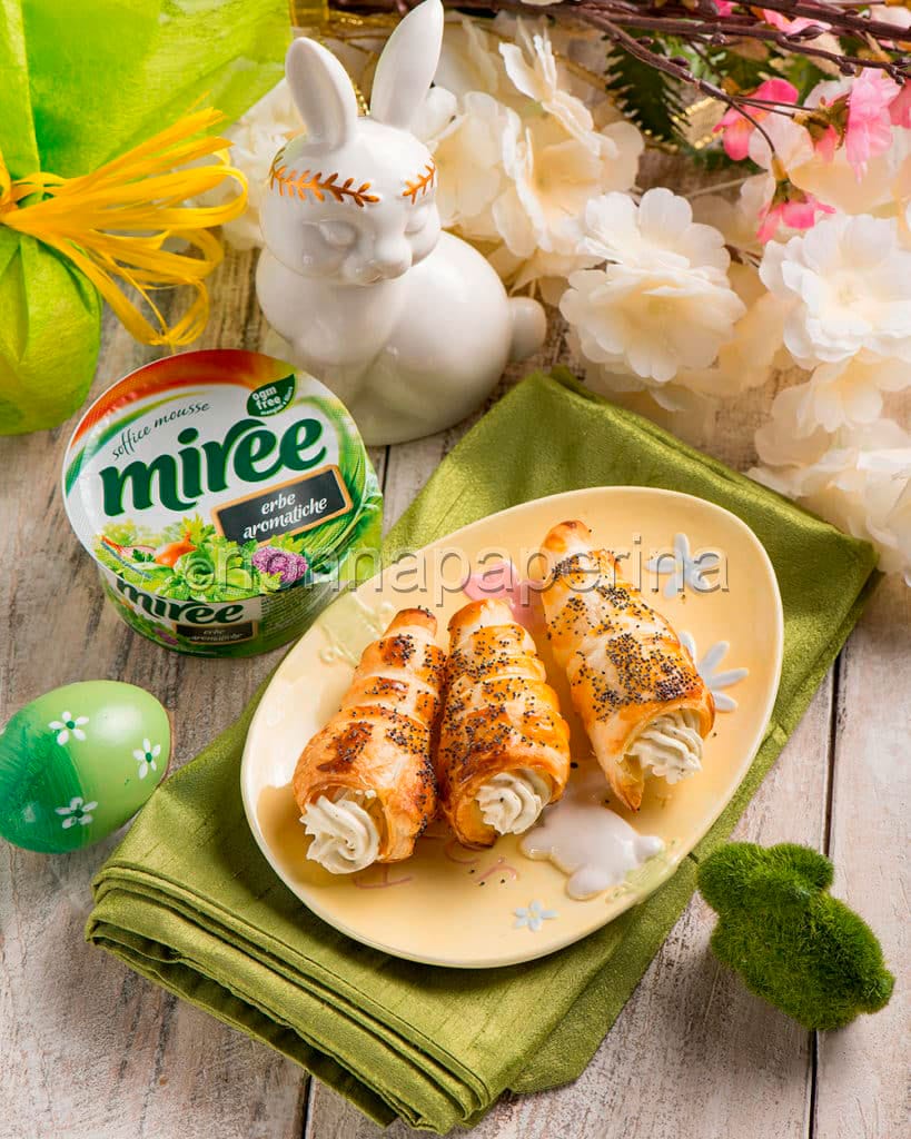 Cannoncini ripieni di mousse alle erbe Cannoncini ripieni di mousse alle erbe