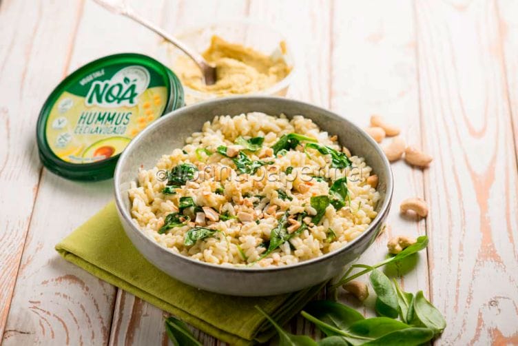 Insalata di riso con hummus di ceci e avocado Noa Insalata di riso con hummus di ceci e avocado
