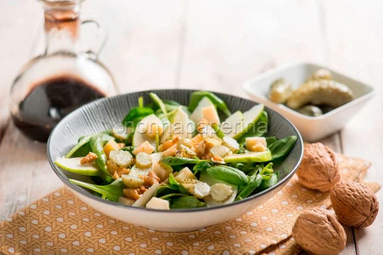 Insalata di spinacini e mela verde