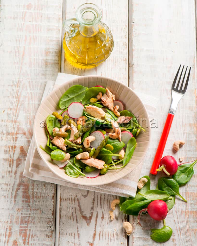 Insalata di spinaci con sgombro Insalata di spinaci con sgombro