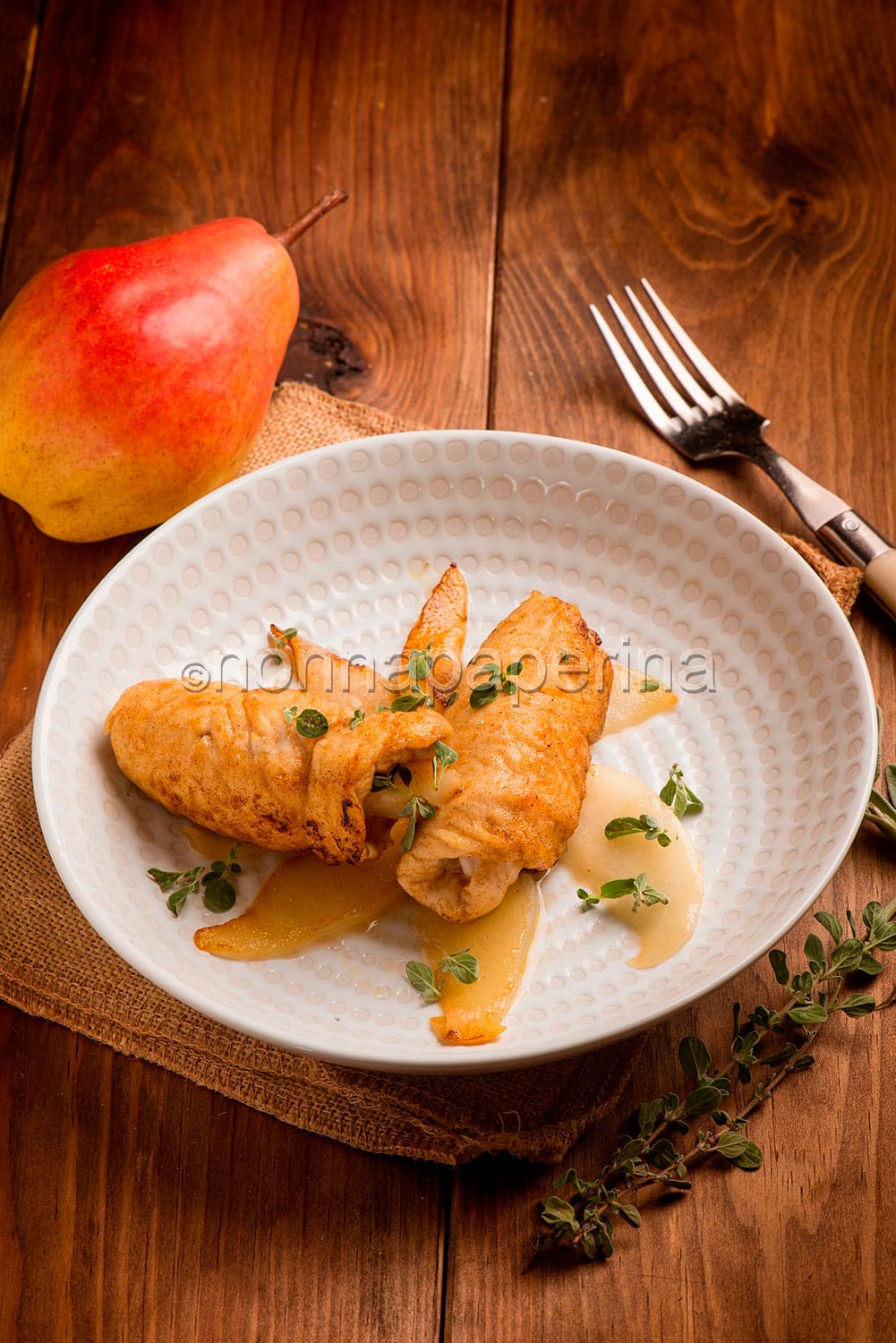 Involtini di pollo alle pere e paprika Involtini di pollo alle pere e paprika