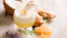 Panna cotta al cocco con curcuma e zenzero candito