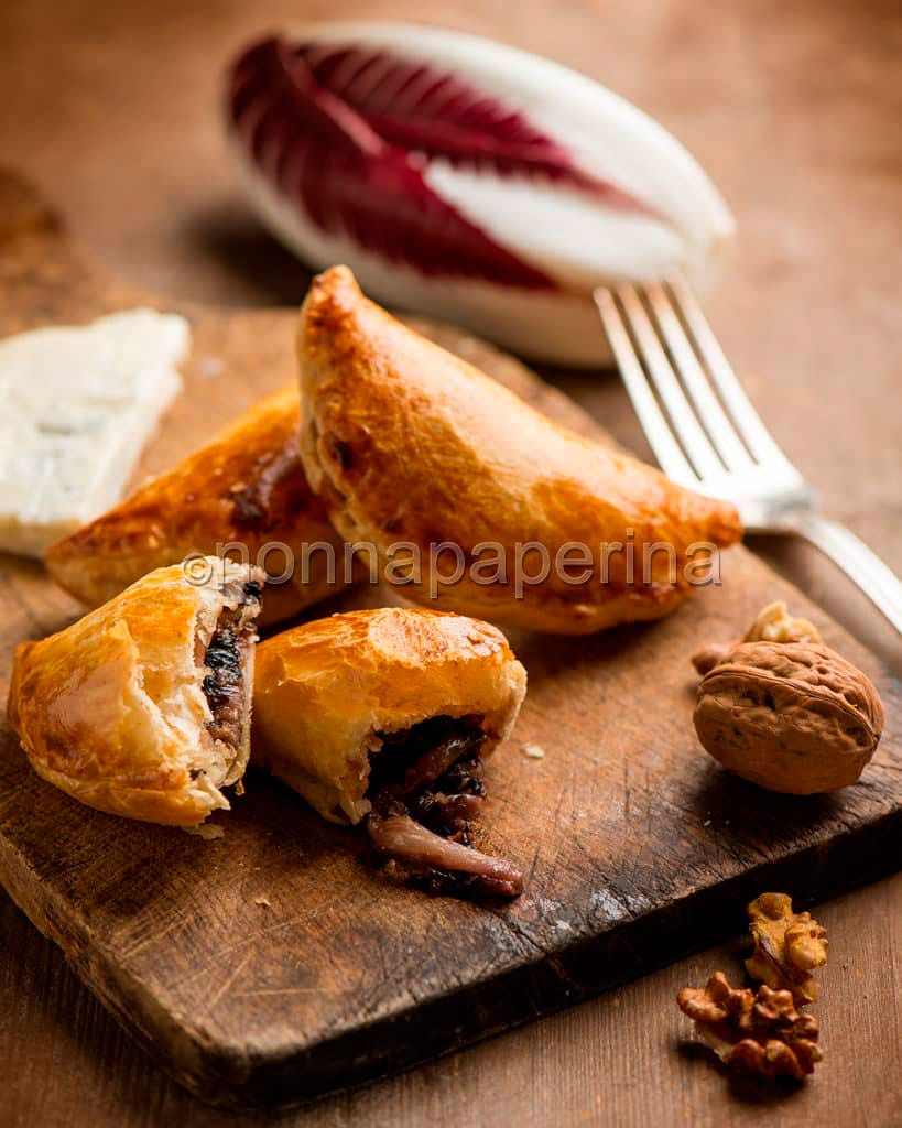Panzerotti al radicchio rosso e gorgonzola Panzerotti al radicchio rosso e gorgonzola