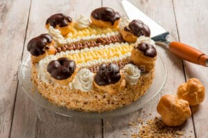 Saint Honore: tipo di torta per compleanno