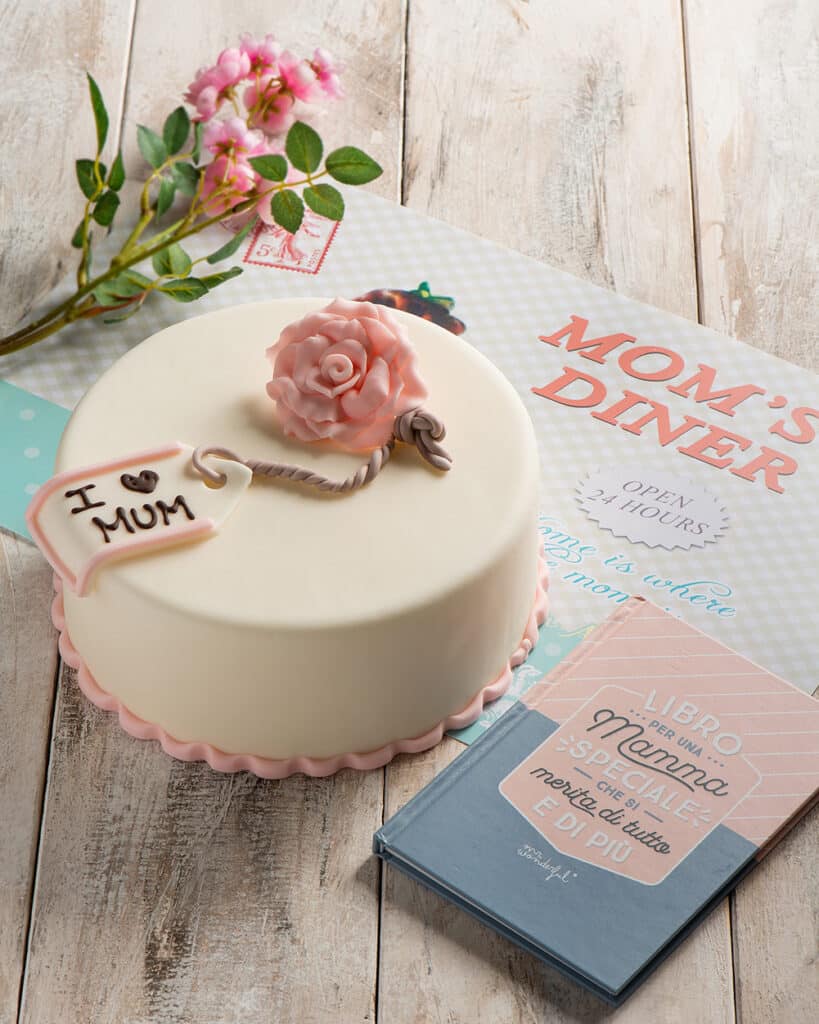 Torta con fragole e sciroppo