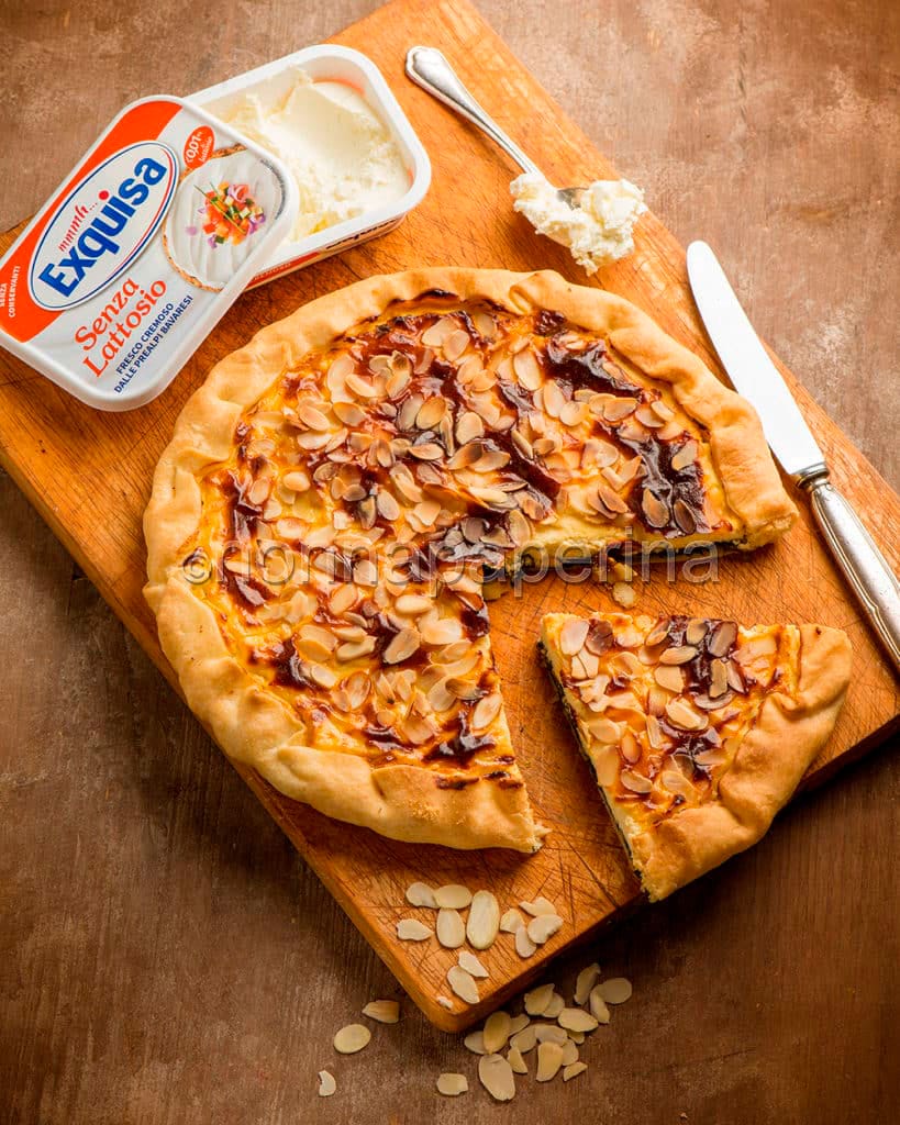 Torta con spinaci mandorle e formaggio