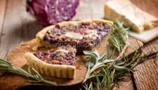 Torta salata al cavolo rosso e gorgonzola, gluten free Torta salata al cavolo rosso e gorgonzola, gluten free