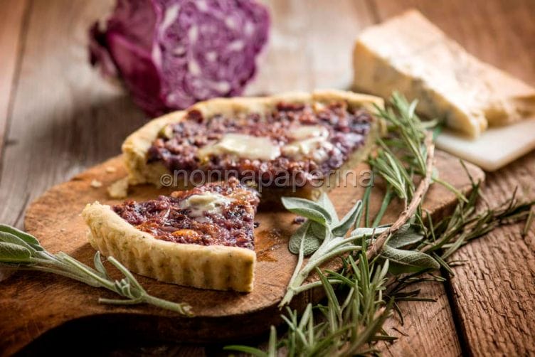 Torta salata al cavolo rosso e gorgonzola, gluten free Torta salata al cavolo rosso