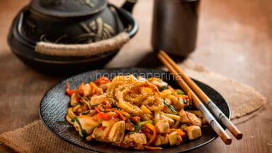 Yaki Udon con pollo e pak choi