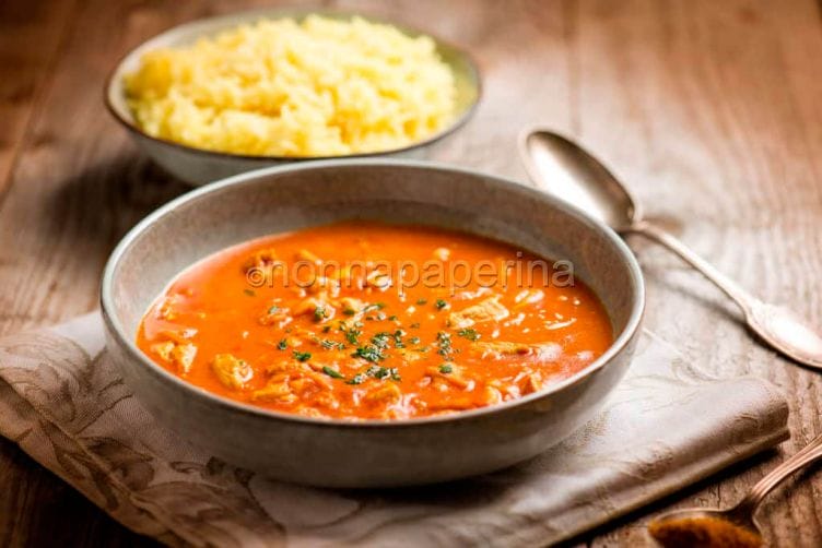 Zuppa di cappone al curry e latte di cocco