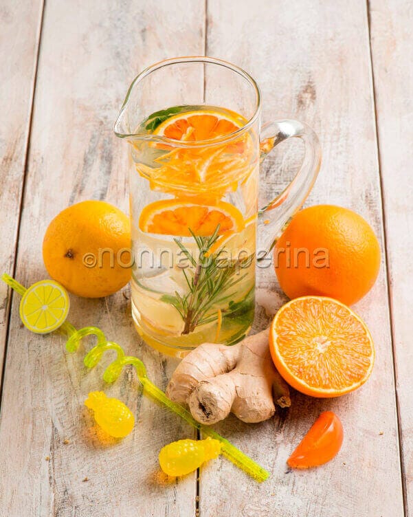 Acqua con arancia e bergamotto