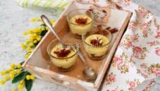 Bicchierini di crema allo zafferano e cannella