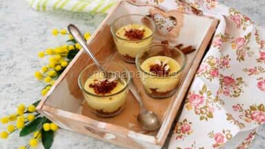 Bicchierini di crema allo zafferano e cannella