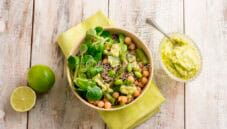 Bowl di quinoa e asparagi, una pietanza esotica