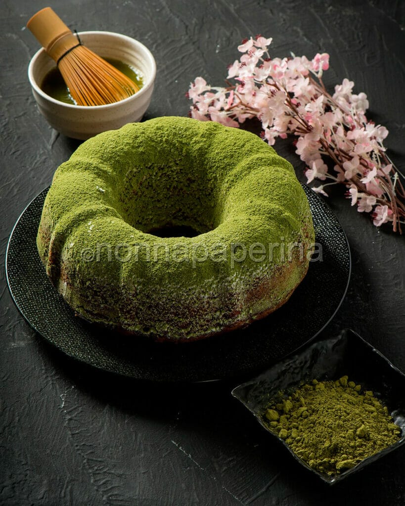 Ciambella al tè matcha e tisana Ciambella al tè matcha e tisana