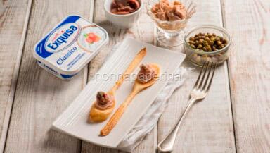 Cucchiaini di sfoglia con crema