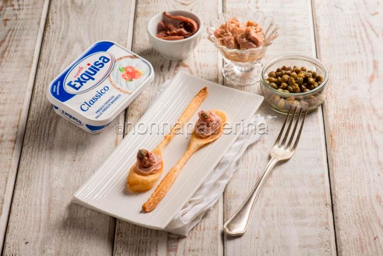 Cucchiaini di sfoglia con crema al tonno, una vera delizia! Cucchiaini di sfoglia con crema