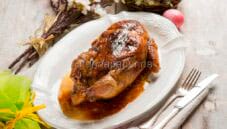 Faraona ripiena con mele e prosciutto per Pasqua