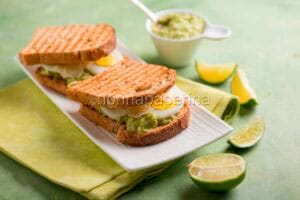 French toast con avocado e lime