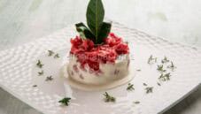 Tartare di manzo con maionese all’aglio: sfiziosa Tartare di manzo con maionese all’aglio: sfiziosa