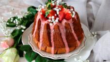 Ciambella profumata alle fragole per la Mamma Ciambella profumata alle fragole per la Mamma