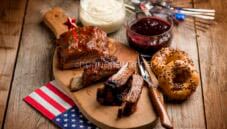 Costine morbide e succose, piatto tipico americano Costine morbide e succose, piatto tipico americano