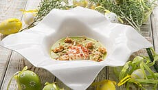 Crema di asparagi, uovo in camicia e polvere di prosciutto (2)