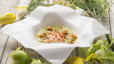 Crema di asparagi, uovo in camicia e polvere di prosciutto (2)