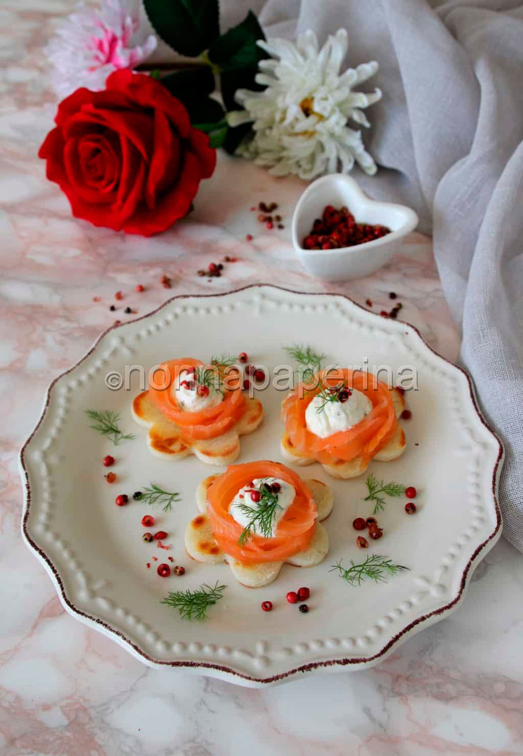 Fiorellini di polenta con salmone