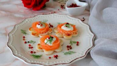 Fiorellini di polenta con salmone