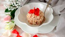Risotto alle rose e prosecco, un primo da sogno Risotto alle rose e prosecco, un primo da sogno