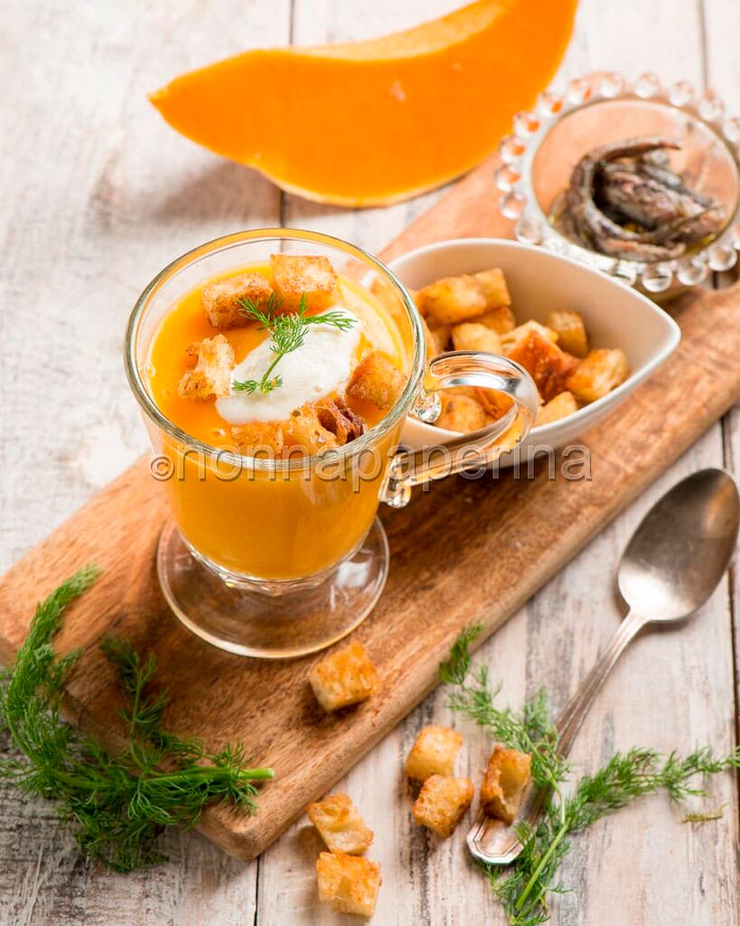 Cappuccino di zucca con acciughe Cappuccino di zucca con acciughe