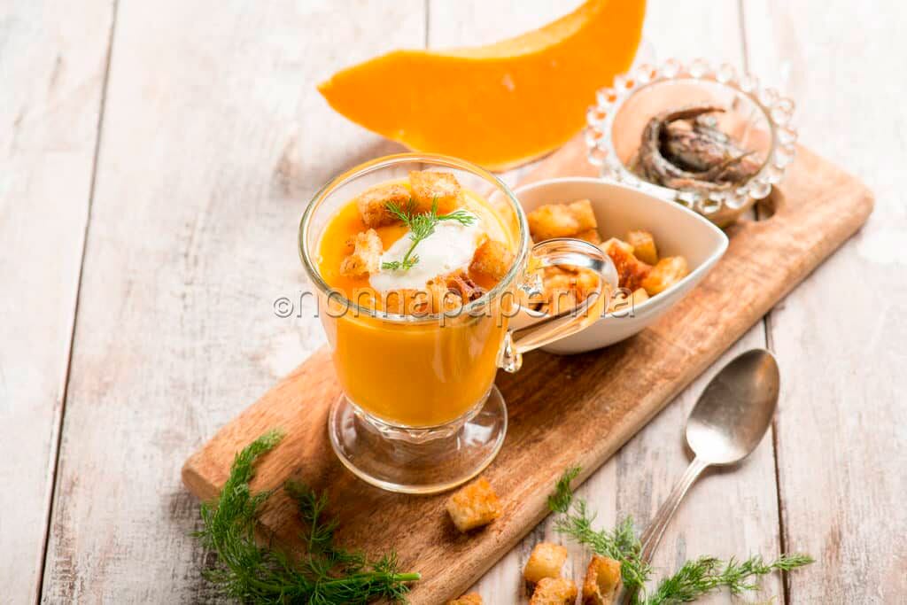 Cappuccino di zucca con acciughe