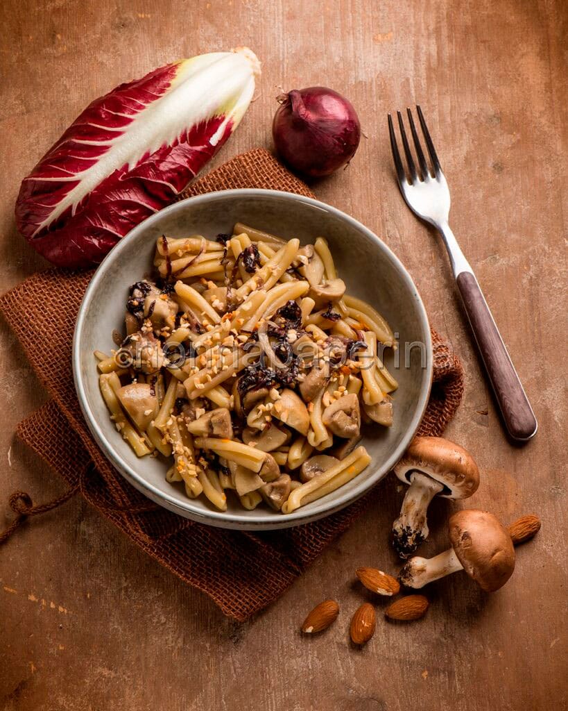 Caserecce al radicchio e champignon