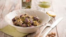 Gnocchi con sugo di pistacchi, un primo dai mille colori Gnocchi con sugo di pistacchi, un primo dai mille colori